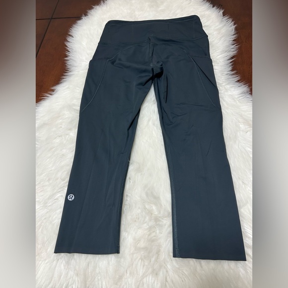 Lululemon Size 6 Fast and Free Crops Nulux Melanite Grey - Picture 11 of 16